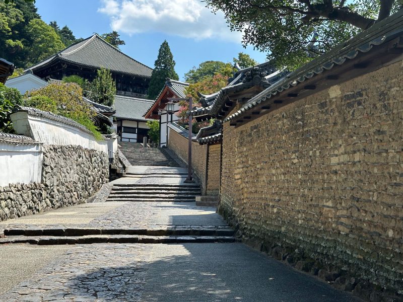 二月堂への参道