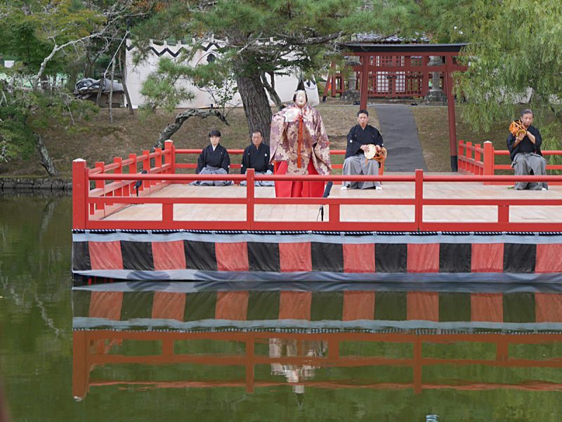 鏡池の特設舞台