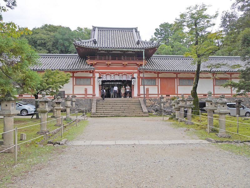 手向山八幡宮の正面