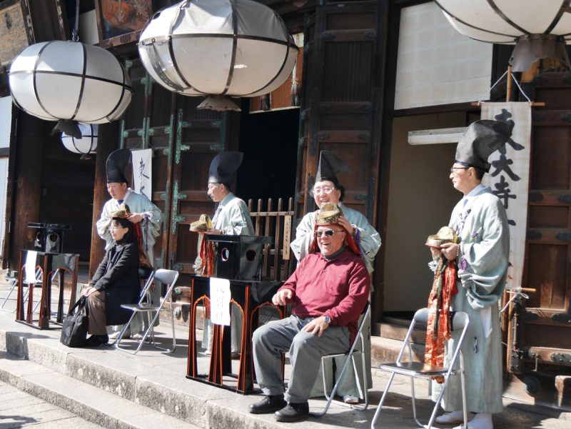 三月十五日達陀帽いただかせの写真
（昨年）