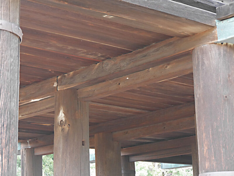 正倉の南東角床下